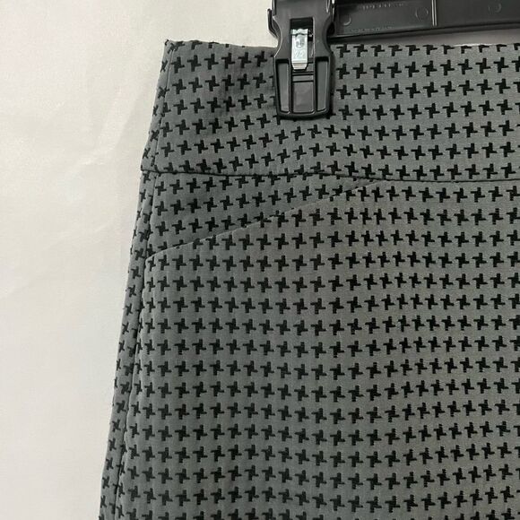 Ann Taylor LOFT Factory Grey & Black Houndstooth Skirt Size 6 - Picture 2 of 6